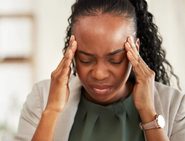 Schmerzen Kopfschmerzen Und Schwarze Frau Mit Problemen Büro Krank Oder — Stockfoto