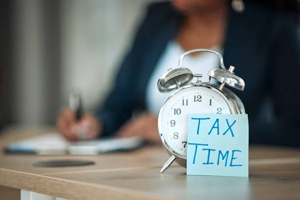 Impostos Tempo Pessoa Negócios Escrevendo Para Relatório Financeiro Papelada Contábil — Fotografia de Stock
