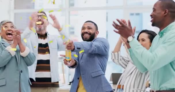 Gente Creativa Aplausos Confeti Celebración Por Ganar Logro Del Equipo — Vídeos de Stock