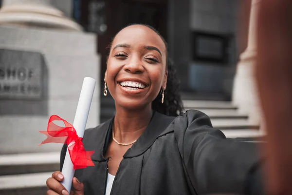Selfie Zwarte Vrouw Afstuderen Certificaat Viering Geheugen Universitair Onderwijs Succes — Stockfoto