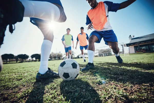 Futebol Homens Exercício Com Desafio Grama Saúde Com Objetivo Treino — Fotografia de Stock