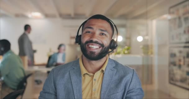 Mann Call Center Und Videokonferenz Mit Gesicht Gespräch Oder Lächeln — Stockvideo