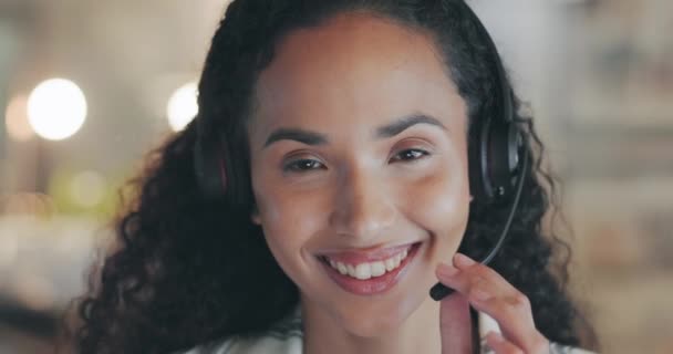 Consultant Vrouw Call Center Gezicht Met Glimlach Kantoor Mic Voor — Stockvideo