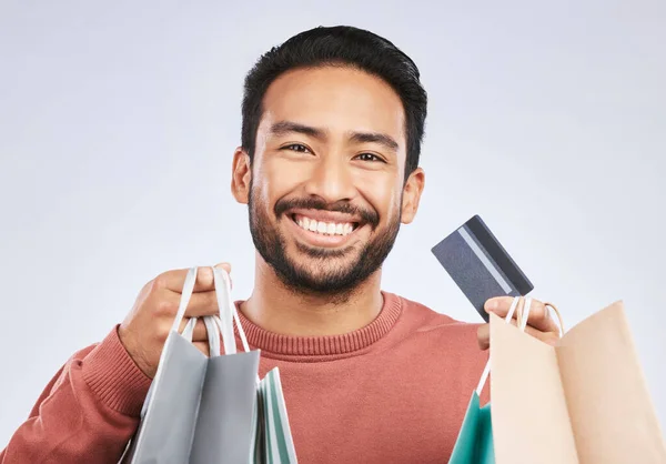 Alışveriş Çantası Portre Mutlu Bir Adam Kredi Kartı Perakende Moda — Stok fotoğraf