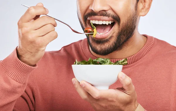 Health Studio Man Mouth Eating Salad Vegetables Green Food Product — Stock Photo, Image