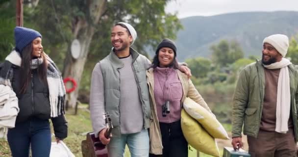 Acampar Caminhar Amigos Felizes Pausa Para Relaxar Férias Viagem Juntos — Vídeo de Stock