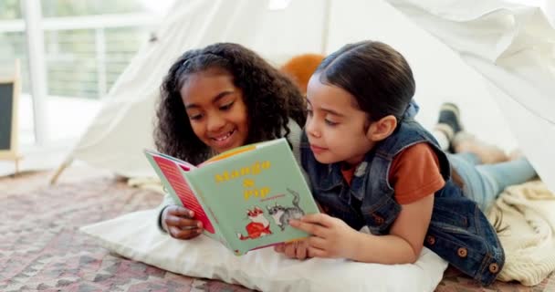 Mädchen Geschichtenbuch Und Gemeinsames Lesen Schwestern Hause Mit Bindung Und — Stockvideo