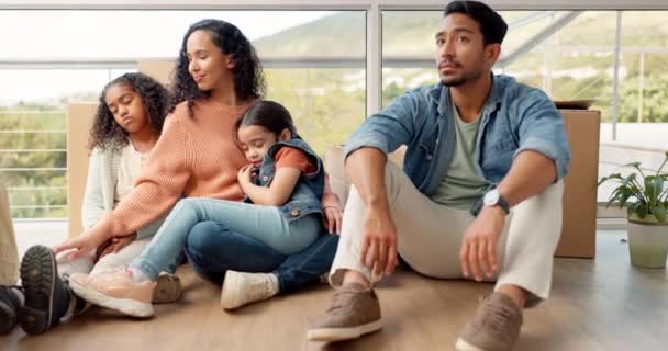 Rodzina Podłodze Nieruchomości Przeprowadzka Nowego Domu Kredyt Hipoteczny Inwestycje Szczęście — Wideo stockowe