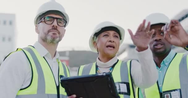 Ingenieurwesen Tablet Und Menschen Oder Manager Die Für Die Gebäudeentwicklung — Stockvideo