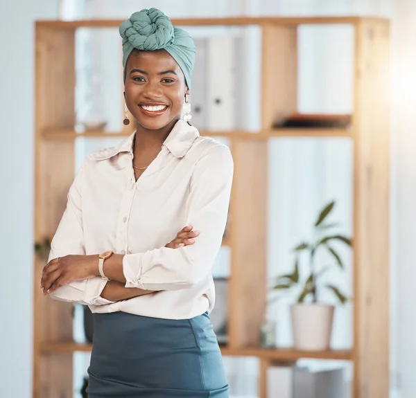 Happy Arms Crossed Business Portrait Black Woman Office Lawyer Advocate — стоковое фото
