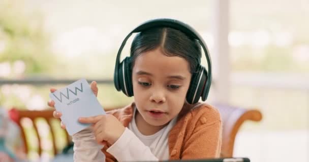 Videollamada Charla Niño Con Portátil Para Elearning Estudiar Lenguaje Hacer — Vídeos de Stock