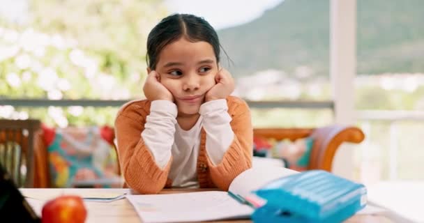 Droevig Verveeld Een Denkend Kind Met Huiswerk Studie Depressie Moe — Stockvideo