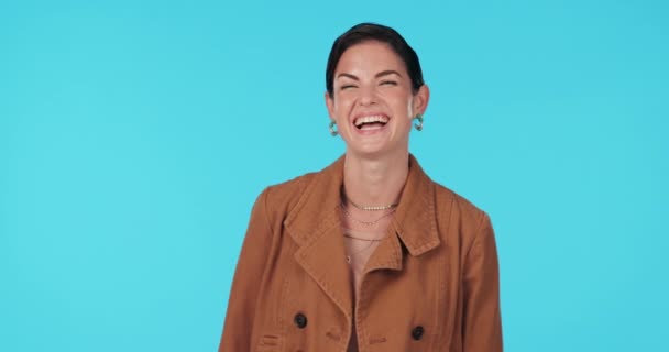 Ευτυχία Γέλιο Και Πρόσωπο Της Γυναίκας Των Επιχειρήσεων Στο Στούντιο — Αρχείο Βίντεο