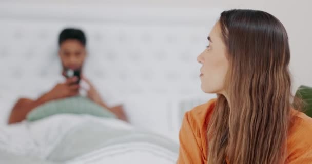 Frustriert Ignorieren Und Scheidung Mit Paar Schlafzimmer Für Traurig Stress — Stockvideo