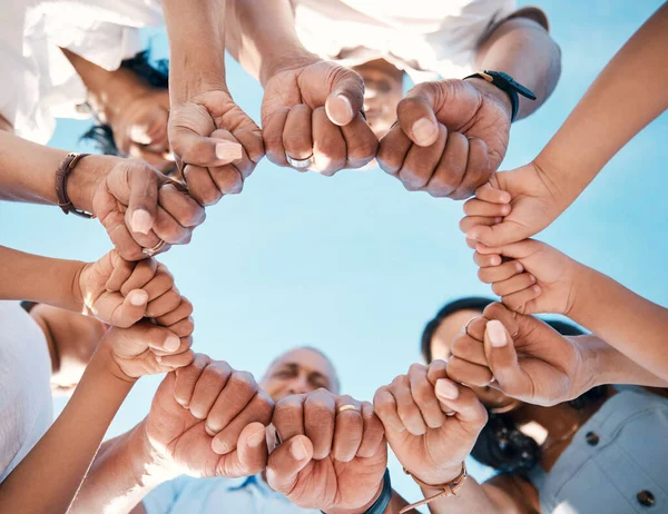 Cirkel Handen Vuist Stoten Door Mensen Ter Ondersteuning Van Samenwerking — Stockfoto