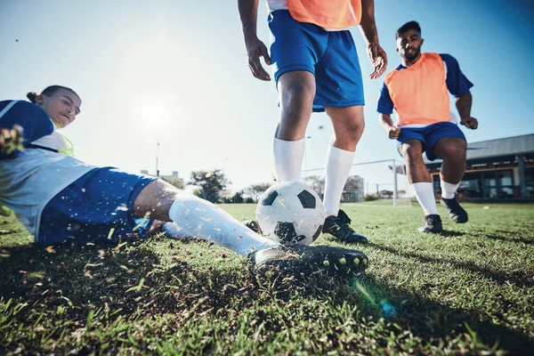 Futebol Slide Homens Com Ação Grama Saúde Com Objetivo Treino — Fotografia de Stock
