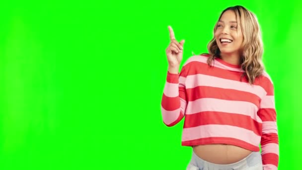 Studio Zeigende Oder Glückliche Schwangere Auf Grünem Bildschirm Für Werbedeal — Stockvideo