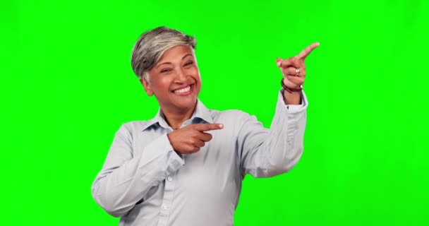 Pantalla Verde Cara Mujer Mayor Apuntando Información Noticias Negocios Promoción — Vídeos de Stock