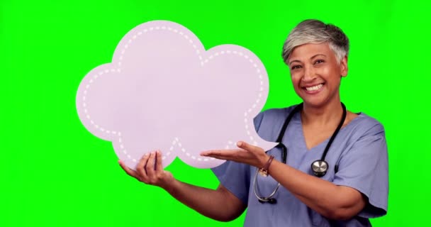 緑の画面 高齢者の幸せな女性と看護師のスピーチバブル病院のソーシャルメディア 医療意見やモックアップ情報 スタジオの背景にクロマキーの肖像画 医師のコミュニケーションや看板の人 — ストック動画