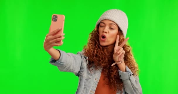 Happy Woman Selfie Peace Sign Photo Green Screen Studio Background — Stock video