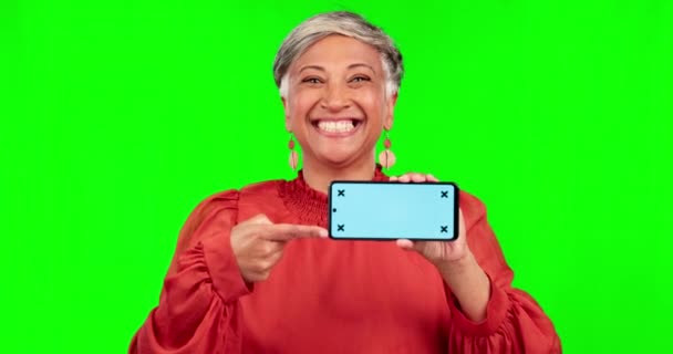 Telefone Apontando Retrato Uma Mulher Tela Verde Para Anúncio Publicidade — Vídeo de Stock
