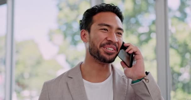Азиатский Мужчина Телефонный Звонок Общение Улыбка Контакт Сетью Случайный Чат — стоковое видео