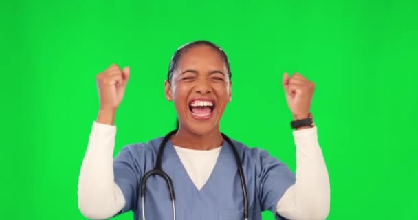 グリーンスクリーンでの成功 医師または女性は 医療サービスの達成と目標を獲得しました 受賞歴のある医療関係者や看護師がスタジオの背景でクリニックの結果を応援 — ストック動画