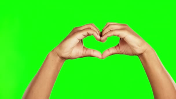 Руки Зелений Екран Серцева Форма Студії Макетом Місця Маркетингу Або — стокове відео