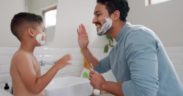 Learning Shaving Cream Kid Dad Teaching Skincare Family Bathroom Son — Stock Video