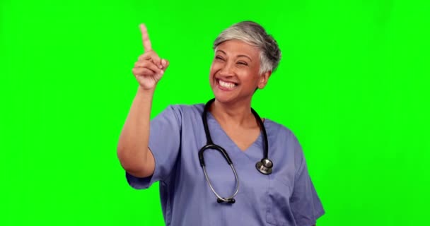 Green Screen Happy Woman Senior Doctor Pointing Hospital Service Announcement — Stock Video