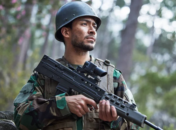 Veterano Ejército Hombre Con Arma Para Entrenamiento Forestal Campo Tiro —  Fotos de Stock