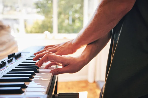 Hände Mann Und Klaviertastatur Für Talent Fertigkeiten Und Kreativität Der — Stockfoto