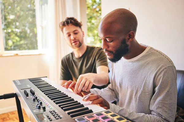 Música Piano Profesor Con Hombre Negro Aprendiendo Practicando Juntos Casa — Foto de Stock
