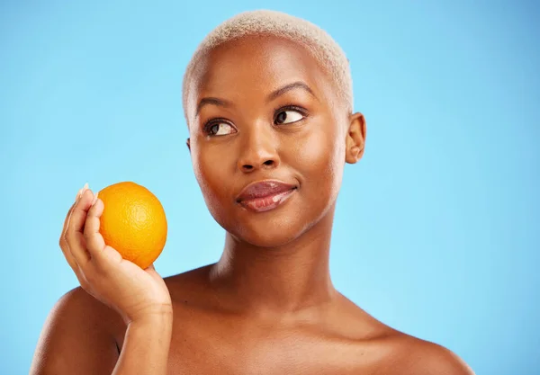 Oranje Denkende Zwarte Vrouw Met Huidverzorging Natuurlijke Schoonheid Vitamine Tegen — Stockfoto