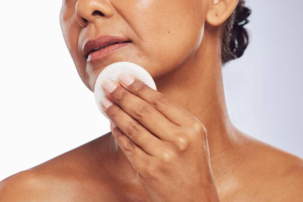 Skincare Closeup Woman Cotton Pad Dermatology Wellness Healthy Facial Skin — Stock Photo, Image