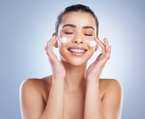 Cuidado Piel Mano Mujer Feliz Con Crema Facial Estudio Para — Foto de Stock