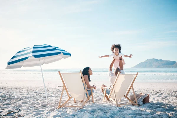 Glücklich Liebe Und Porträt Einer Familie Strand Zum Spielen Binden — Stockfoto