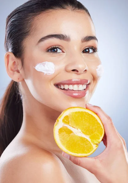 Retrato Limón Cuidado Piel Mujer Con Crema Facial Estudio Para —  Fotos de Stock