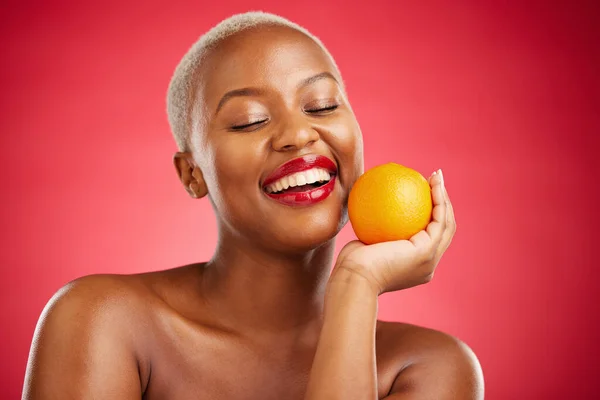 Oranje Glimlach Zwarte Vrouw Met Natuurlijke Schoonheid Dermatologie Vitamine Een — Stockfoto