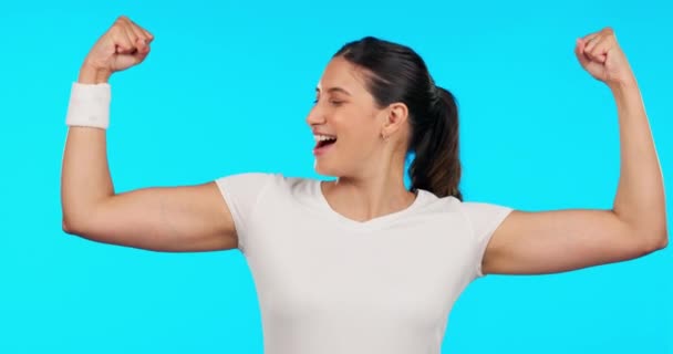 Frau Gesicht Und Fitness Mit Flex Starken Armen Oder Muskeln — Stockvideo
