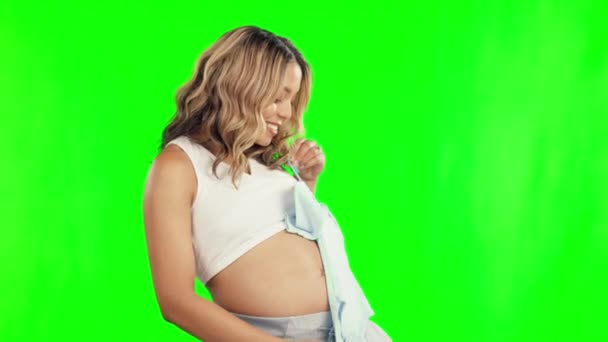Ubrania Dla Niemowląt Szczęśliwa Ciąży Kobieta Zielonym Ekranie Brzucha Wzrostu — Wideo stockowe