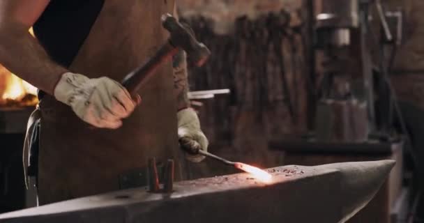 Çekiç Demir Çelik Işçisi Kaynak Imalat Işçilik Güç Ticaret Için — Stok video
