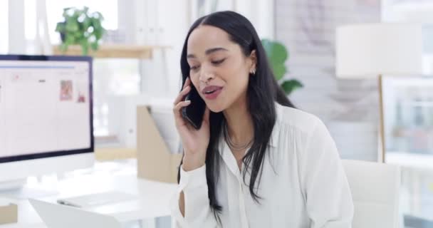Szczęśliwa Bizneswoman Telefon Śmiech Dla Żartu Zabawna Rozmowa Lub Komunikacja — Wideo stockowe
