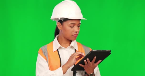 Tabletka Kobieta Inżynier Zielony Ekran Inspekcja Budynku Zgodność Projektu Wymogami — Wideo stockowe