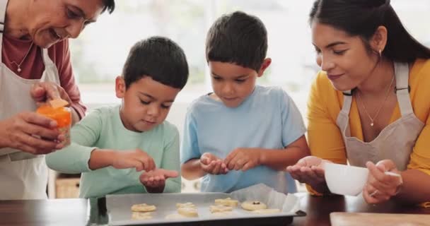 Nonna Mamma Bambini Cuociono Biscotti Cucina Come Una Felice Ricetta — Video Stock