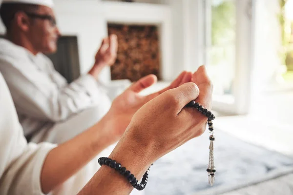 Prière Musulmane Perles Mains Foi Islamique Avec Adoration Confiance Dieu — Photo