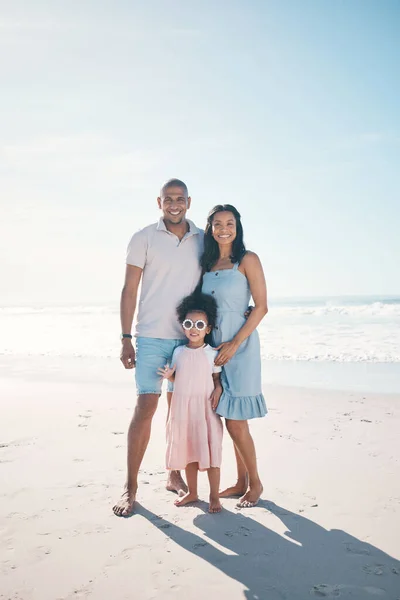 Sommer Strand Und Porträt Einer Glücklichen Familie Zusammen Meer Oder — Stockfoto