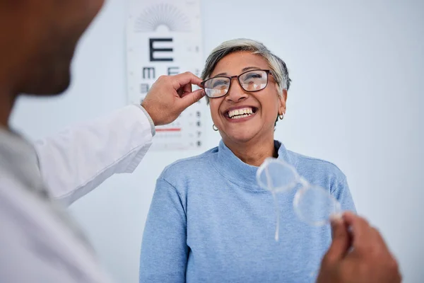 Gafas Médico Anciana Feliz Evaluación Prueba Ocular Para Atención Médica —  Fotos de Stock
