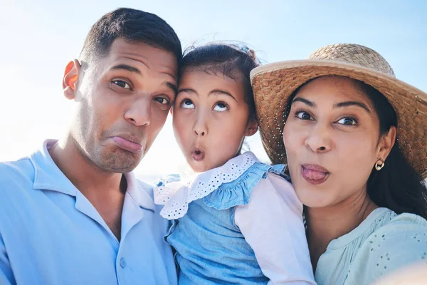 Rostro Familia Divertido Con Selfie Vacaciones Para Vinculación Con Los —  Fotos de Stock