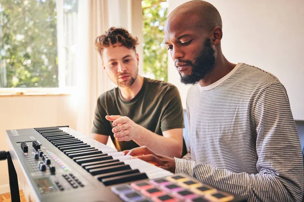 Estudante Sexo Masculino Aprendizagem Piano Com Professor Para Educação Criatividade — Fotografia de Stock